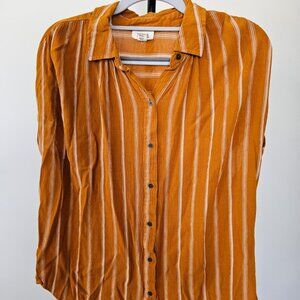 a.n.a (A New Approach). Shirt Sixe S. Color Mustard/burnt orange and white